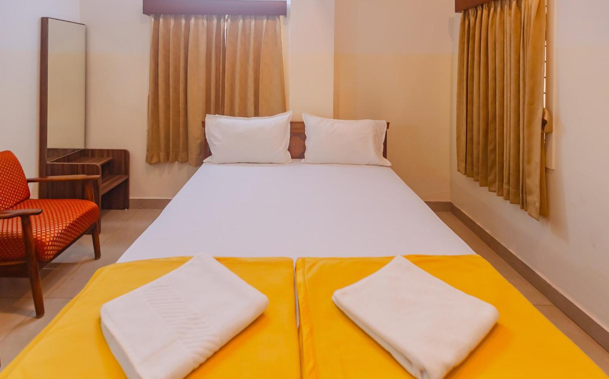 העיר בנגלור Sri Ramakrishna Hotel מראה חיצוני תמונה