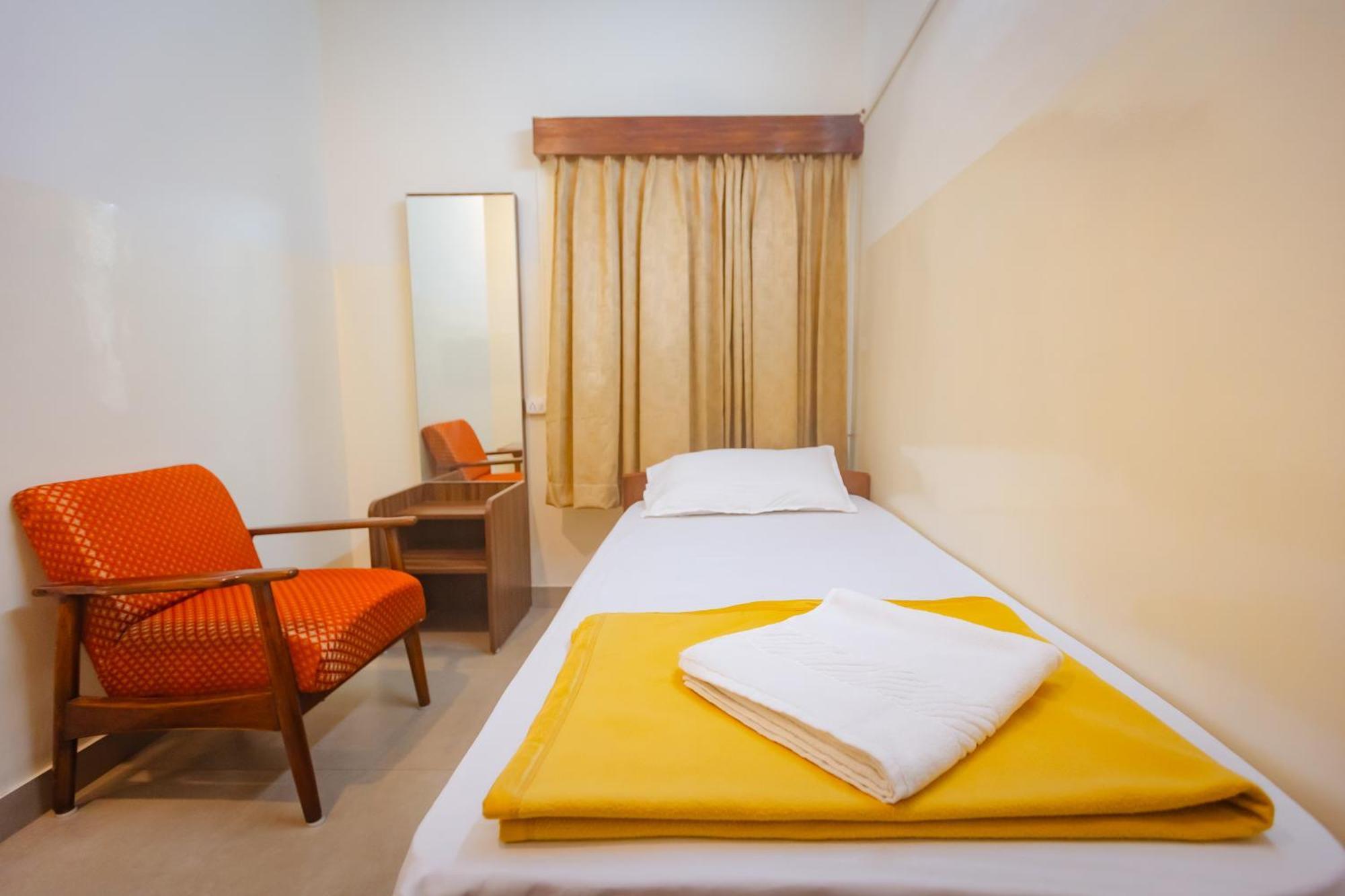 העיר בנגלור Sri Ramakrishna Hotel מראה חיצוני תמונה